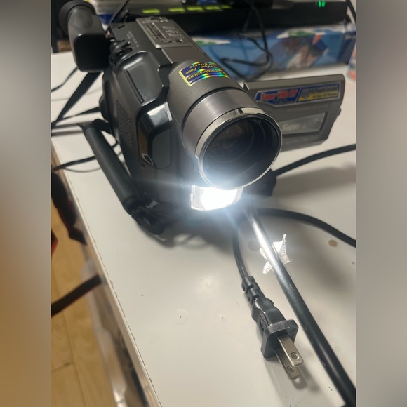 JVC GR-SXM245U Camcorder Camera No Tasted With Charger And Bag , cover takes off - Picture 14 of 16